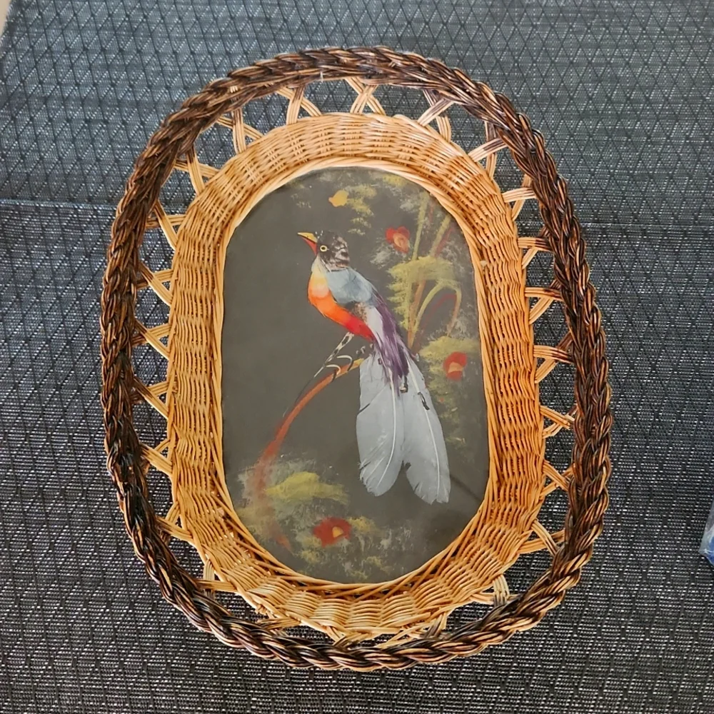 Whicker basket Bird detail